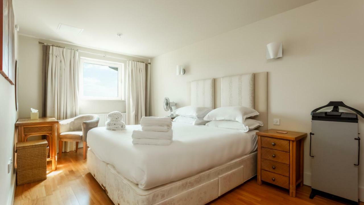 Crow'S Nest Villa Poole Eksteriør bilde